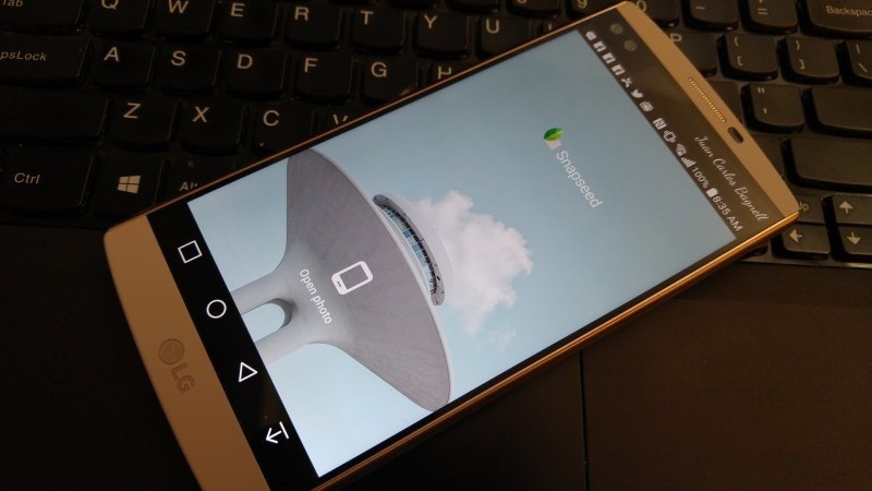 The App that Allows Users to Place or Remove Items from Images - Learn How to Download Snapseed