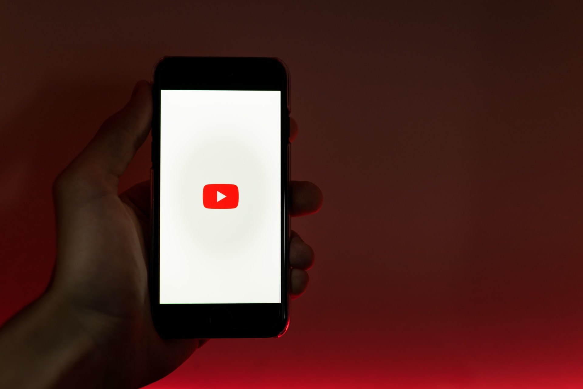 Find Out How it Is Possible to Listen to a Video on YouTube with the App Closed
