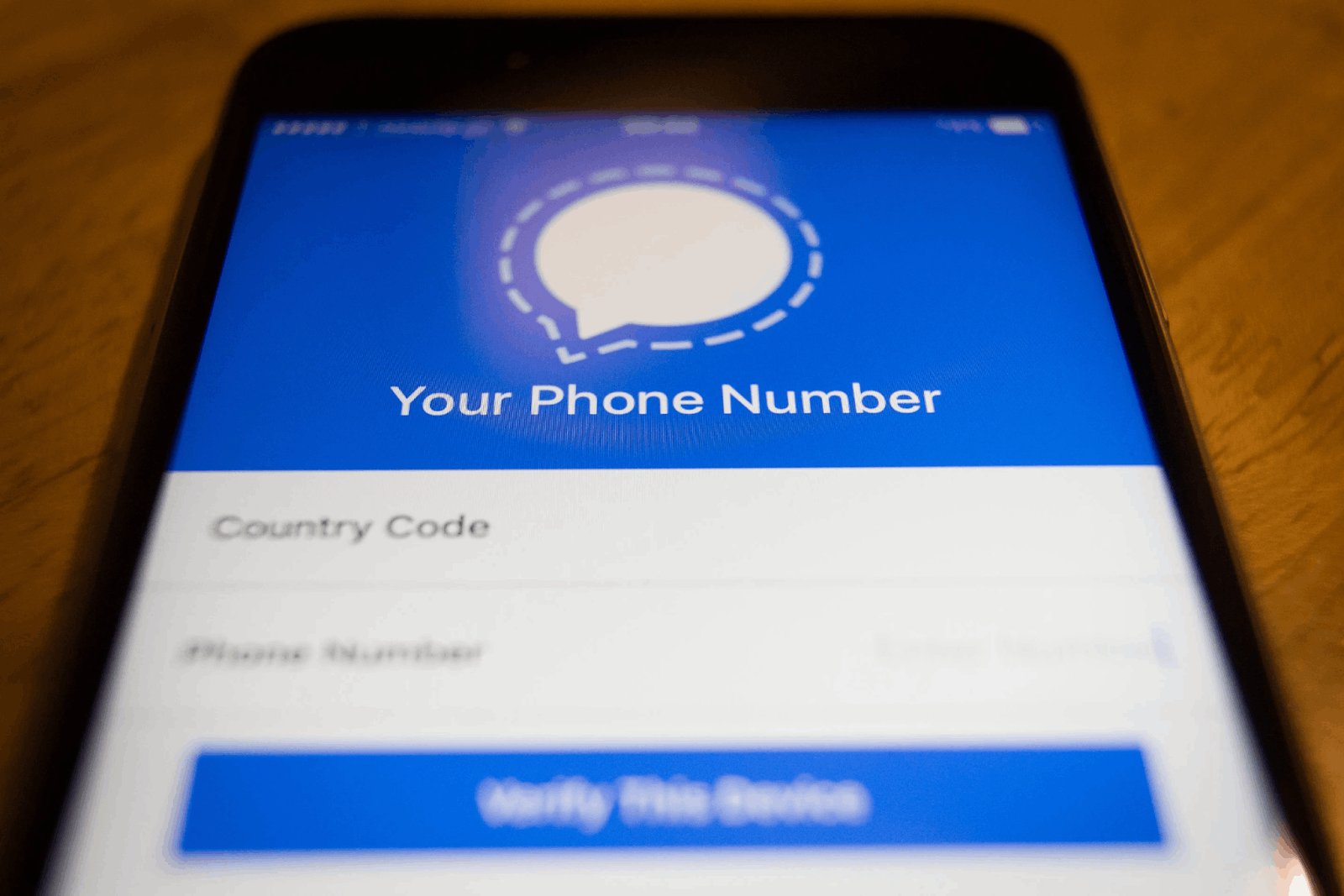 Isla working Signal App - Learn How to Use and Download