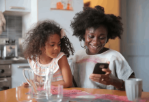 Pinky Girl App: How to Dress Up and Make Friends