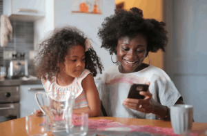 Pinky Girl App: How to Dress Up and Make Friends